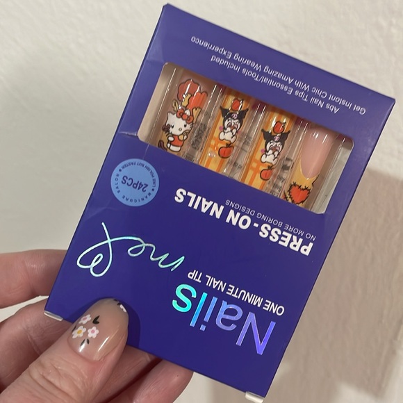 Hello Kitty Acrylic Nails - Picture 6 of 6